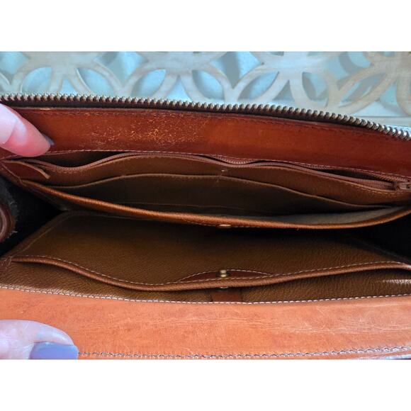 Dooney & Bourke Vintage Black & Tan All Weather Leather  display picture 3